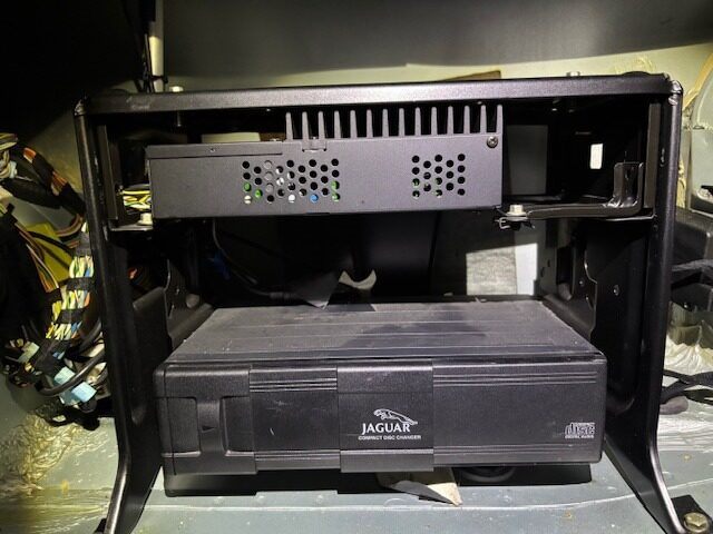Rack in the boot of a Jaguar XK8: the Jaguar CD changer at the bottom and the Premium amplifier above it
